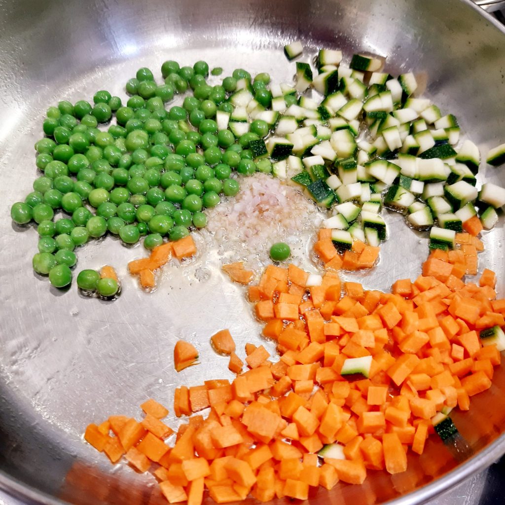 polpettine di cous cous  con verdure e gamberi