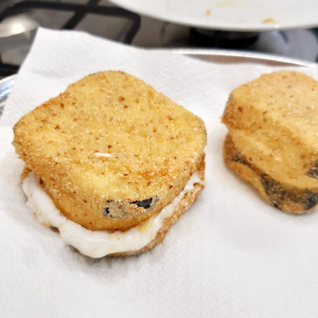 carrozze di melanzane con mozzarella e acciughe