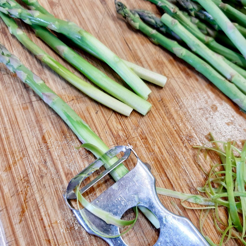 crostini di asparagi con uova incartate