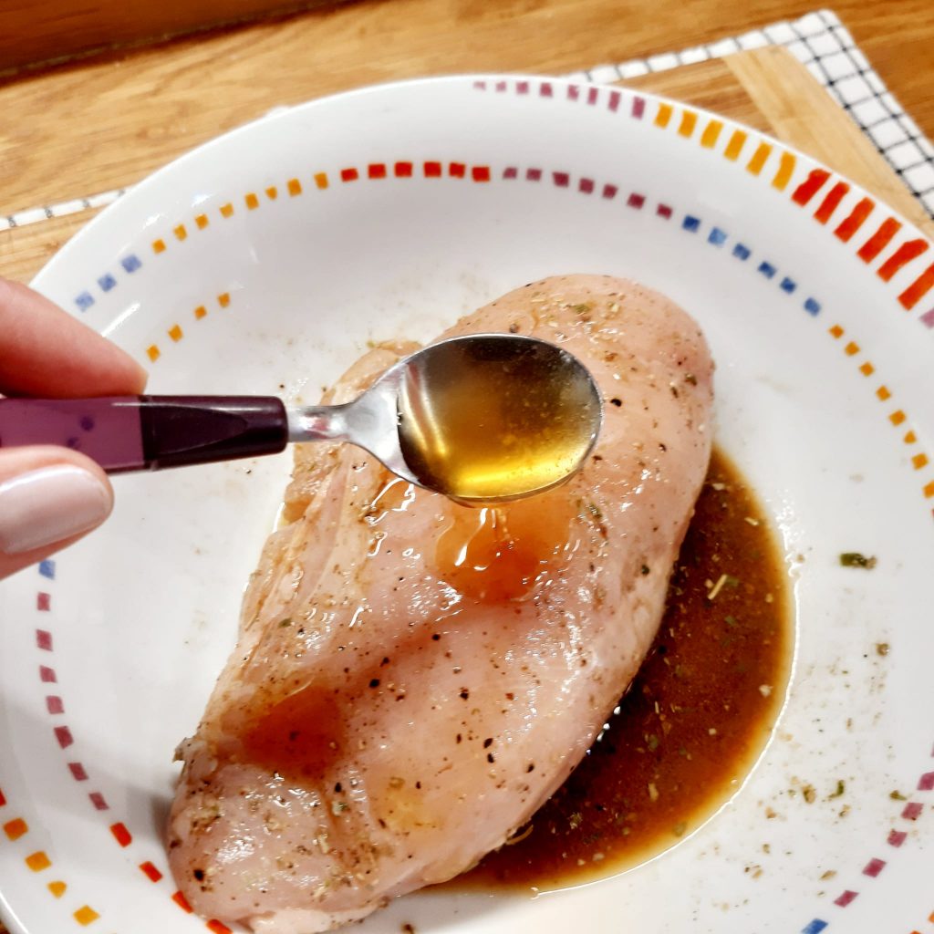 tagliata di pollo croccante su crema di peperoni