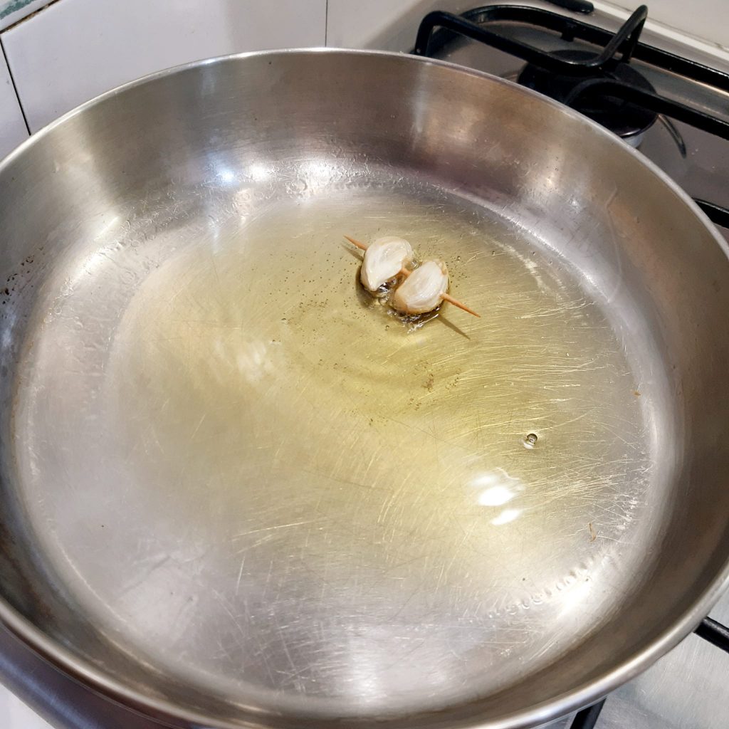 casarecce di piselli con crema di pomodorini gialli e gamberi