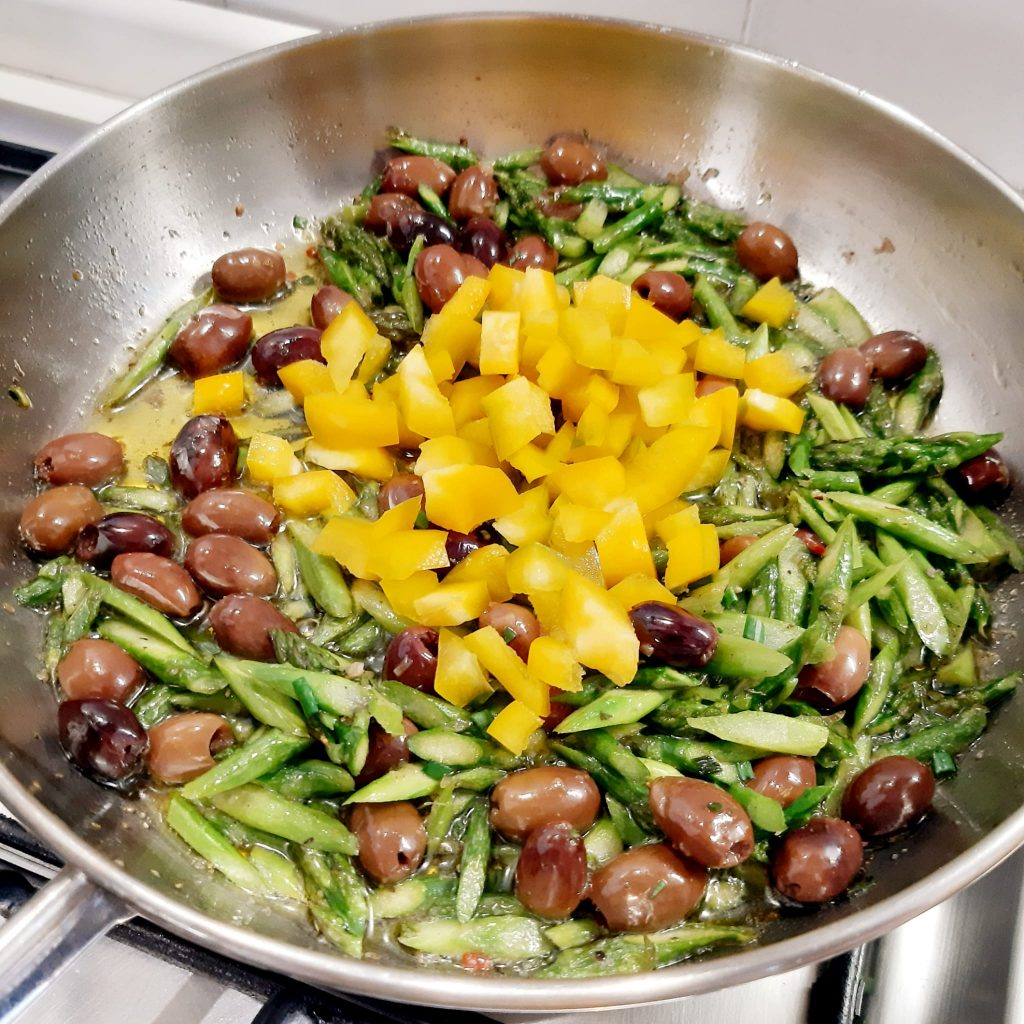 sedani di lenticchie in insalata con asparagi