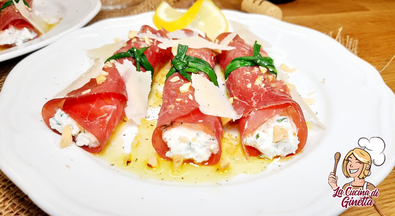 involtini di bresaola con ricotta al parmigiano e rughetta