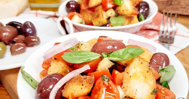 PANZANELLA VIVACE CON POMODORINI E OLIVE GRECHE