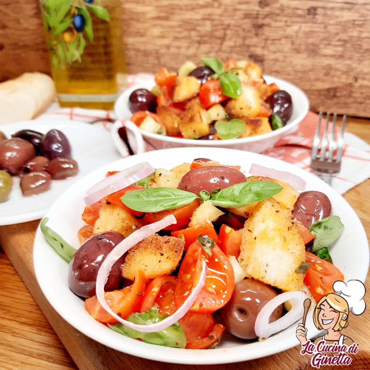 panzanella vivace con pomodorini e olive greche