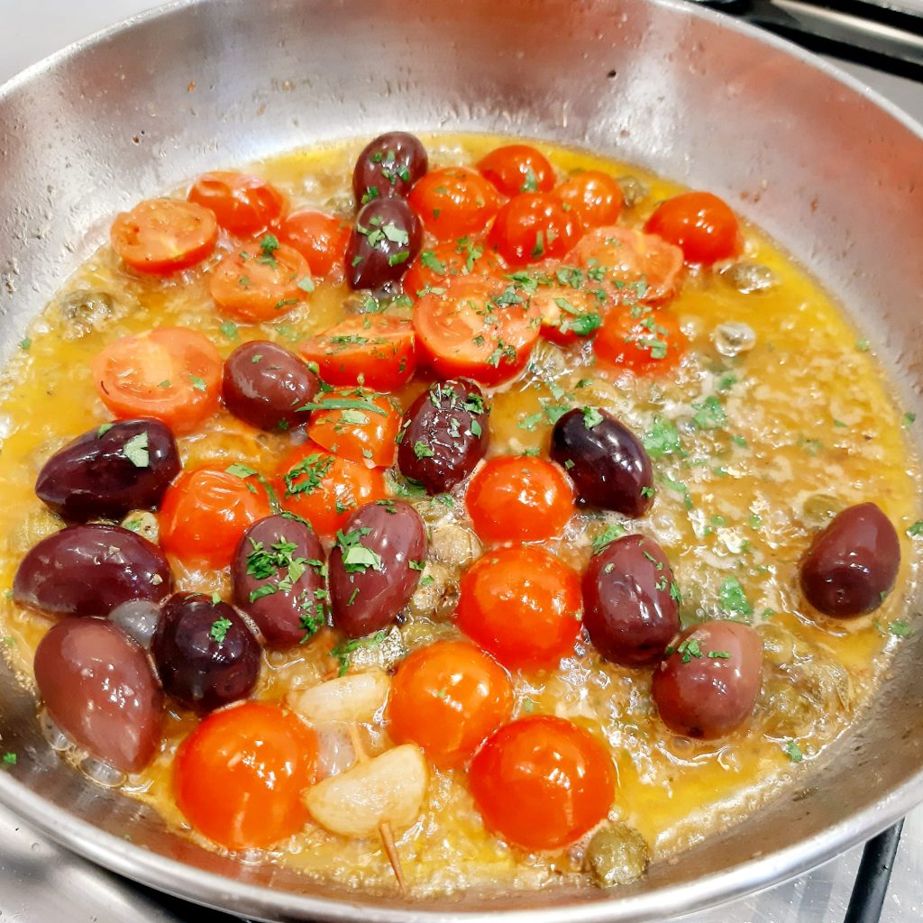 pesce spada con pomodorini capperi e olive Kalamon