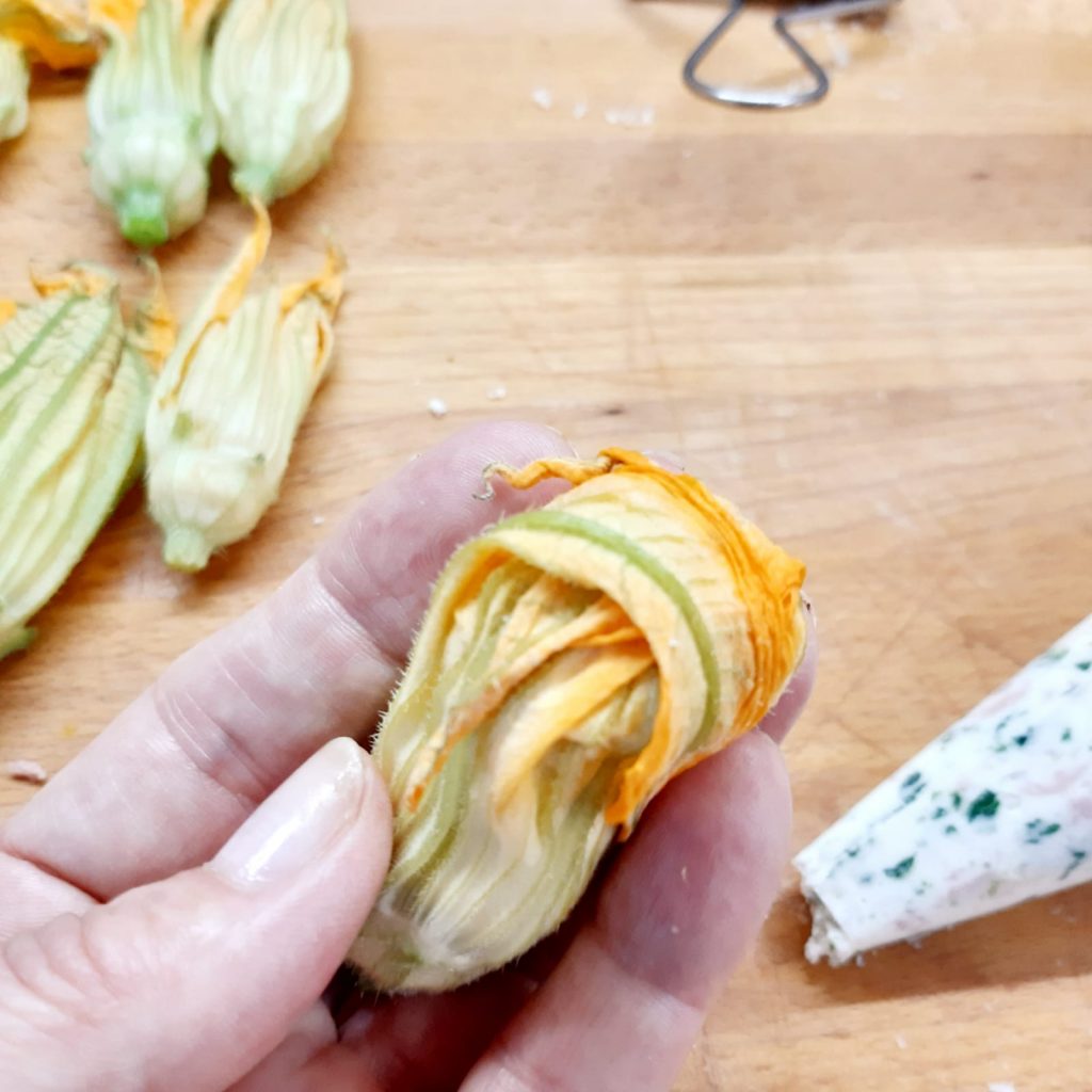 fiori di zucca al forno con pomodoro