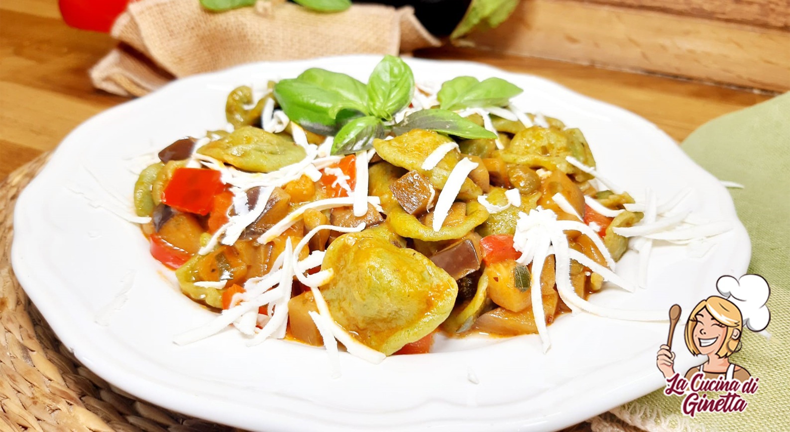 orecchiette con melanzane peperoni e ricotta salata