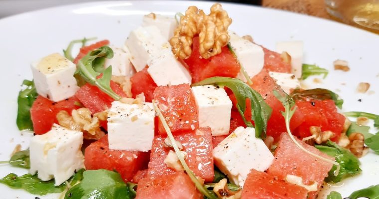 INSALATA DI ANGURIA FETA RUGHETTA E NOCI