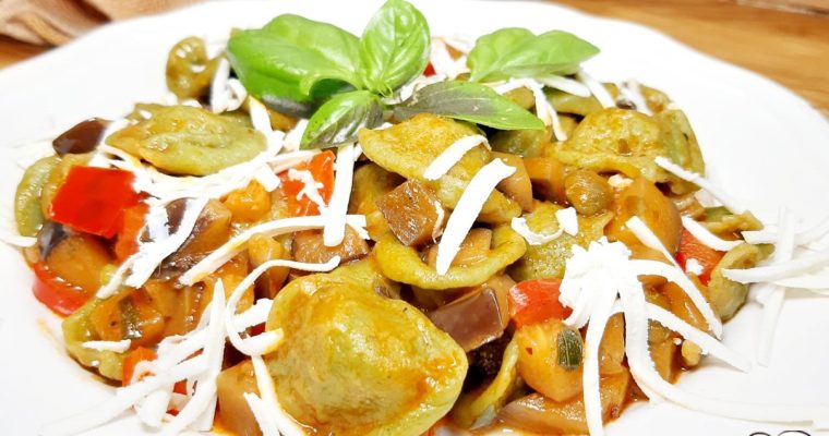 ORECCHIETTE VERDI CON MELANZANE PEPERONI E RICOTTA SALATA