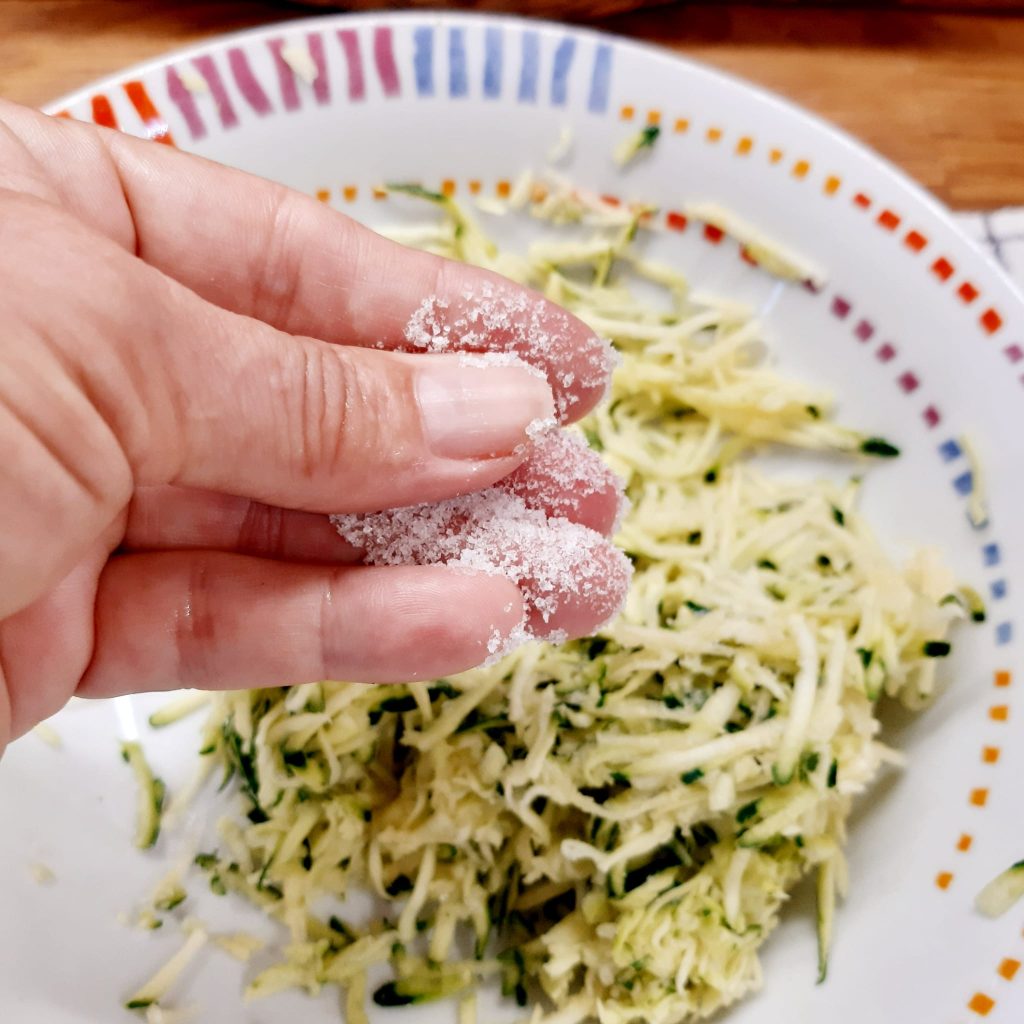 pancakes alle zucchine con burrata e salmone