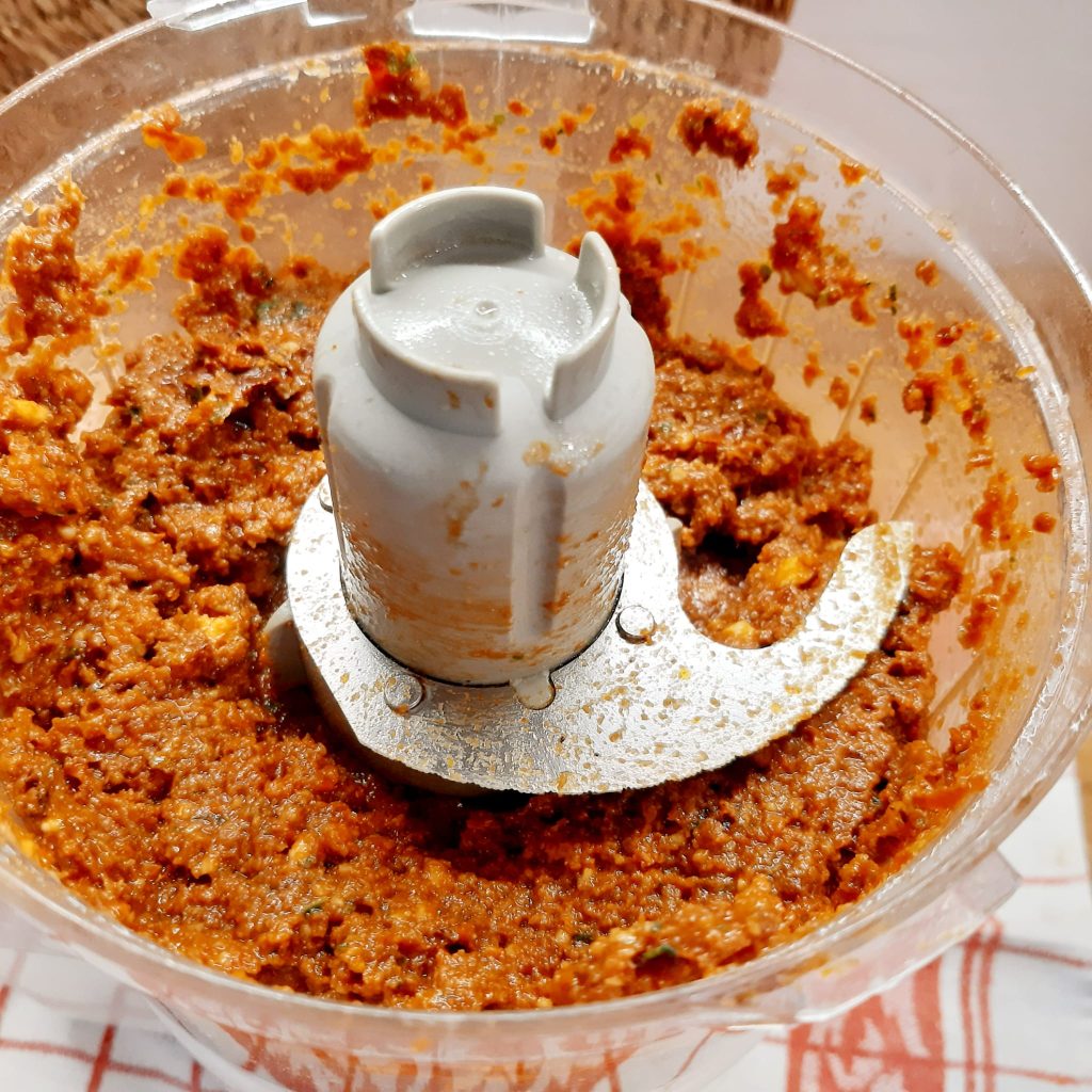 PESTO CON POMODORINI CILIEGINI SECCHI