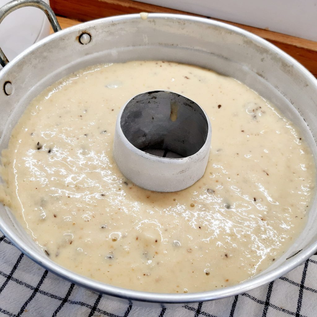 ciambellone di pane con uvetta e cioccolato fondente