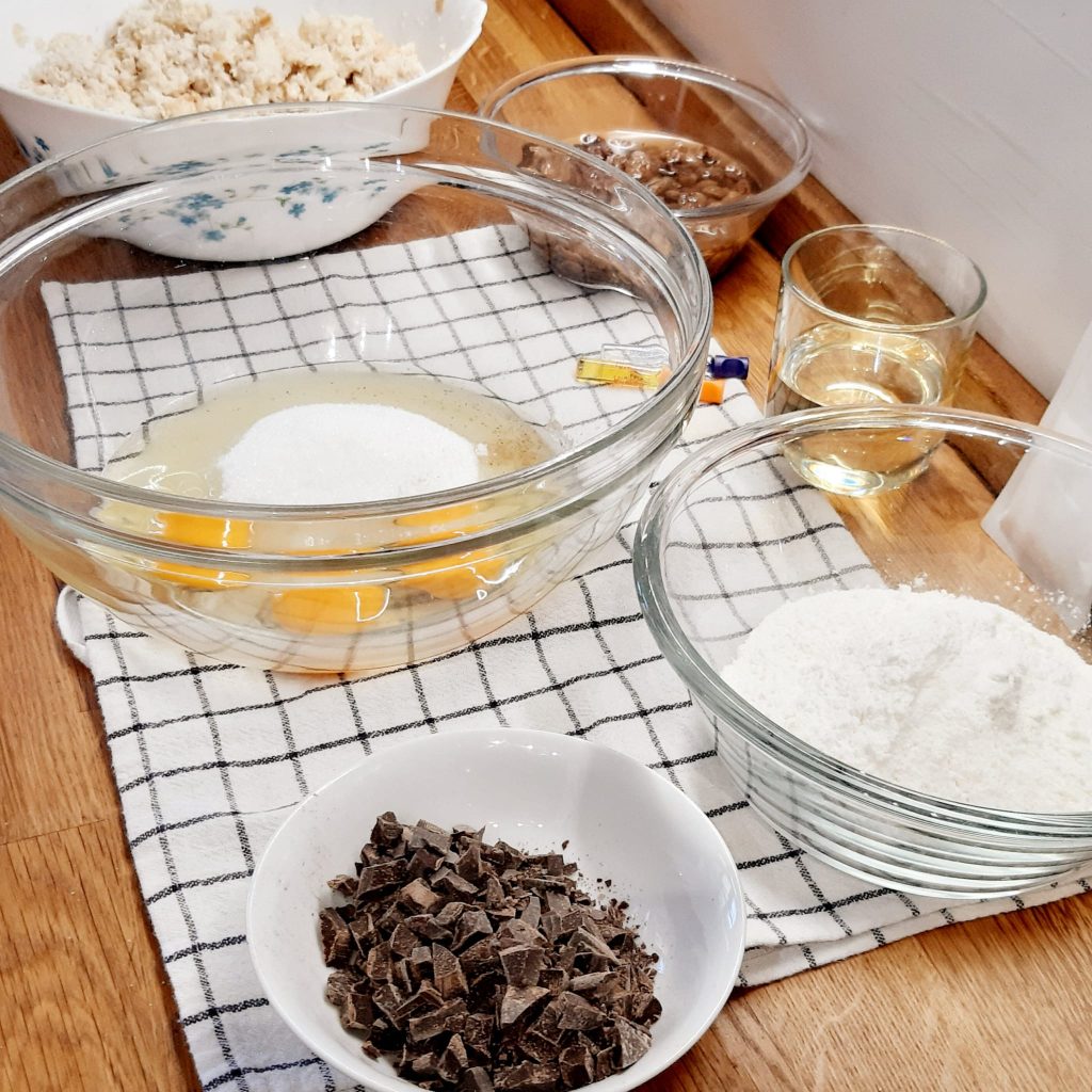 ciambellone di pane con uvetta e cioccolato fondente