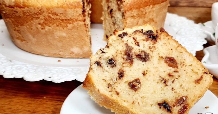 CIAMBELLONE DI PANE CON UVETTA E CIOCCOLATO