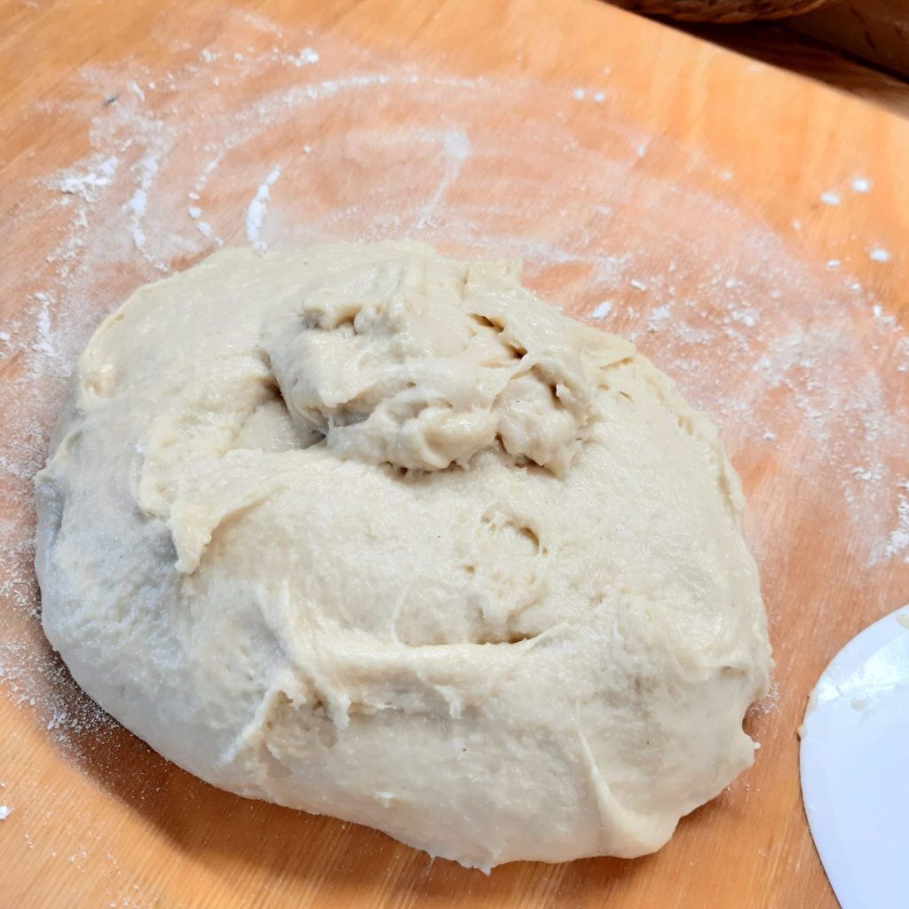 brioche all'olio con marmellata e uvetta