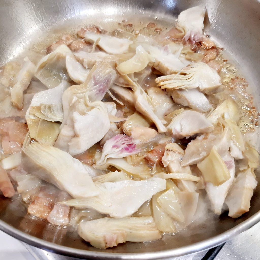 fusilli al peperone crusco con pancetta e carciofi