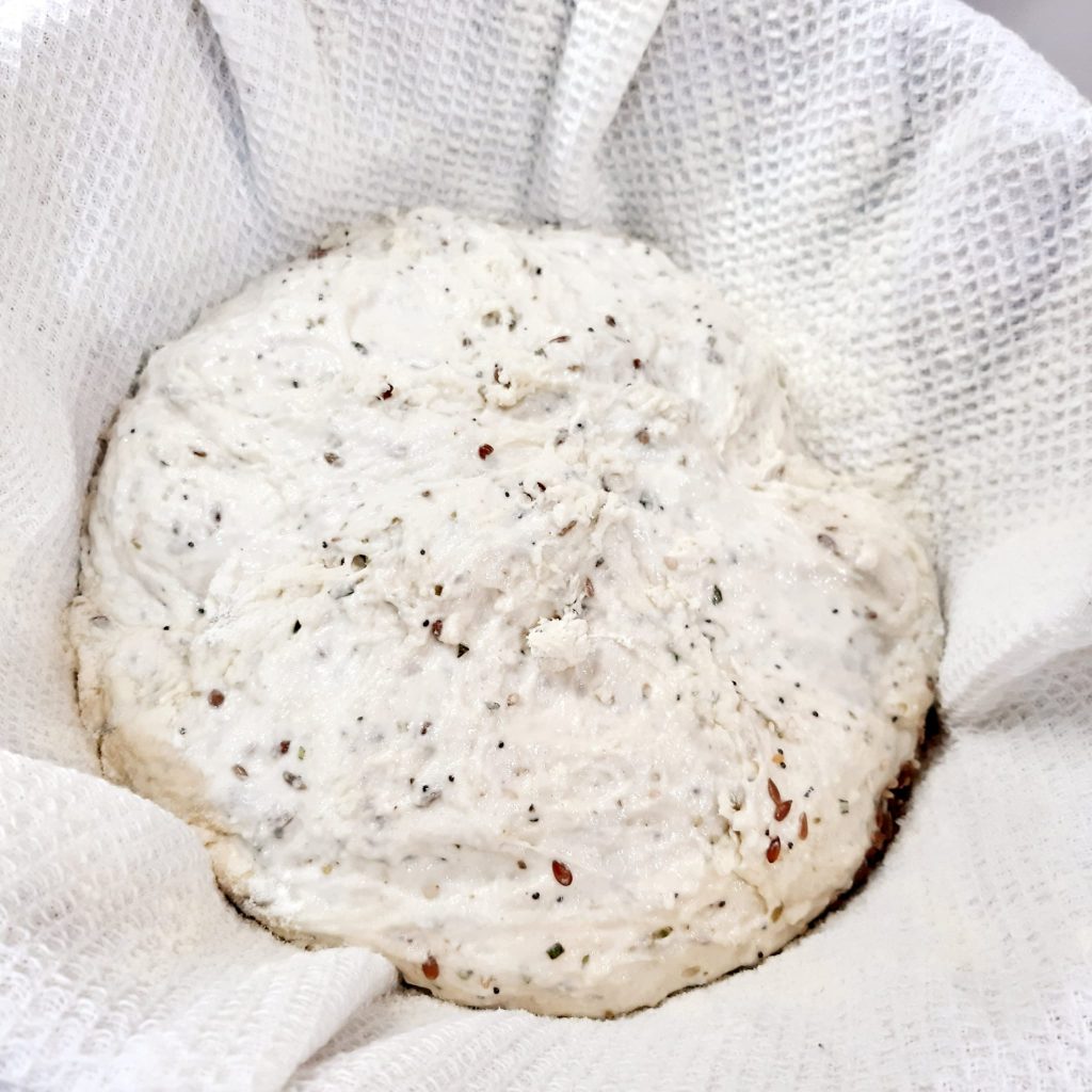 pane facile ai semi e erbe aromatiche