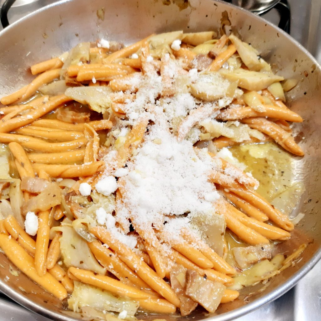 fusilli al peperone crusco con pancetta e carciofi