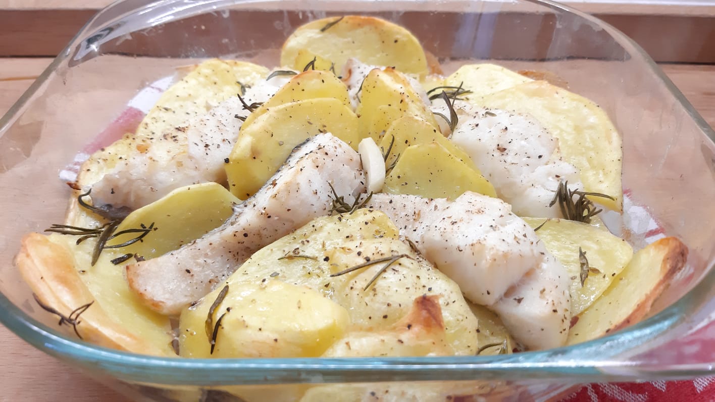 Baccalà al forno con patate e rosmarino