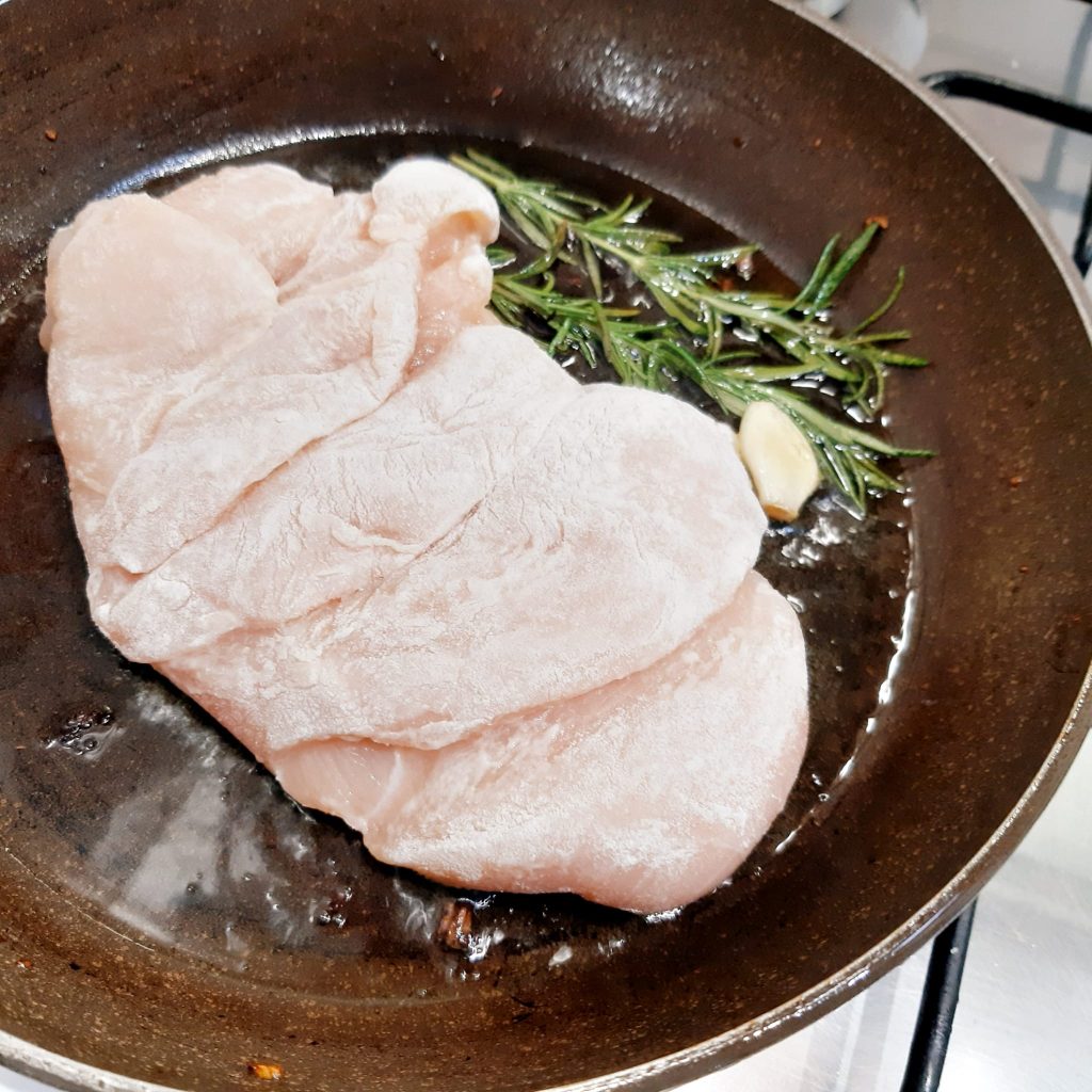 tagliata di pollo al ragù di funghi porcini