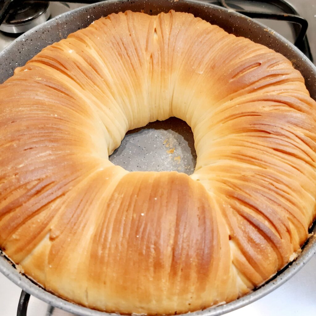 brioche gomitolo con cuore di cioccolata