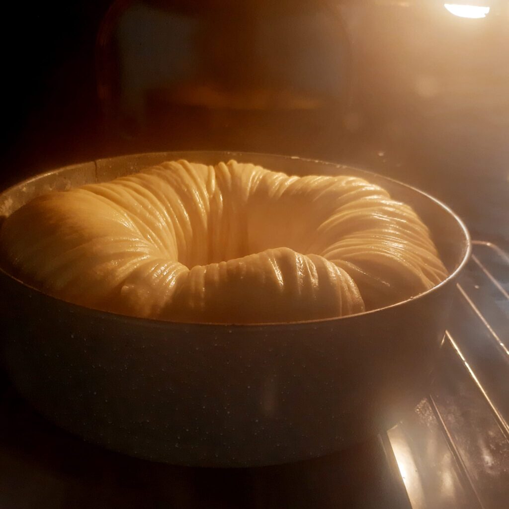 brioche gomitolo con cuore di cioccolata