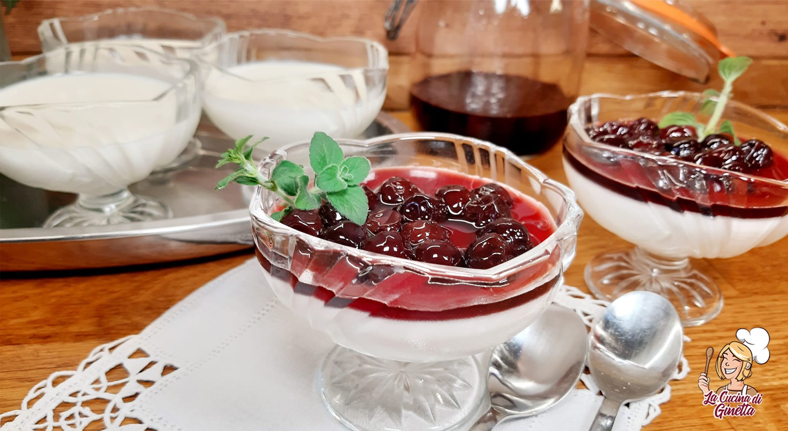 panna cotta con visciole sciroppate