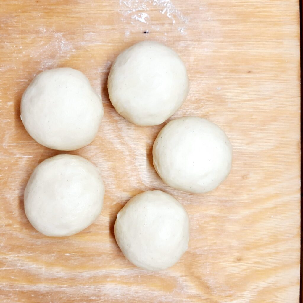 brioche gomitolo con cuore di cioccolata