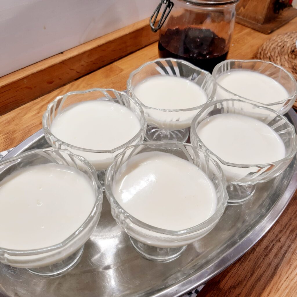 panna cotta con visciole sciroppate