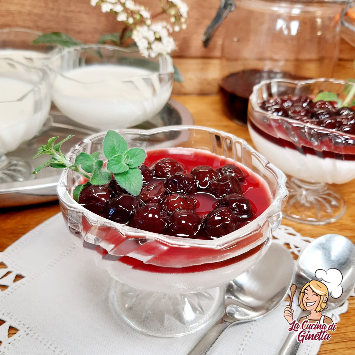 panna cotta con visciole sciroppate