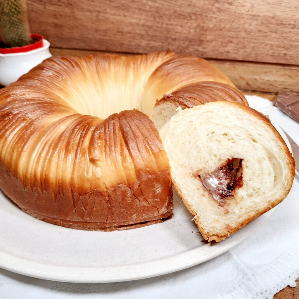 brioche gomitolo con cuore di cioccolata