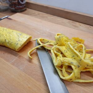 Fettuccine di frittata con carciofi e parmigiano