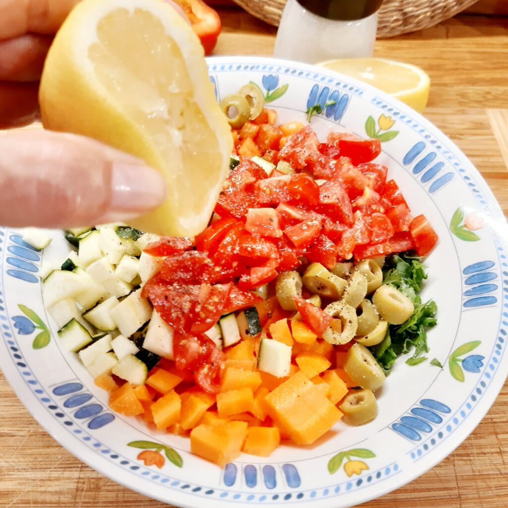 insalata di lenticchie con verdure e feta
