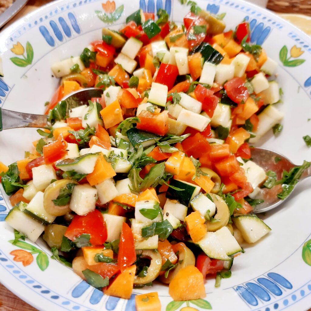 insalata di lenticchie con verdure e feta