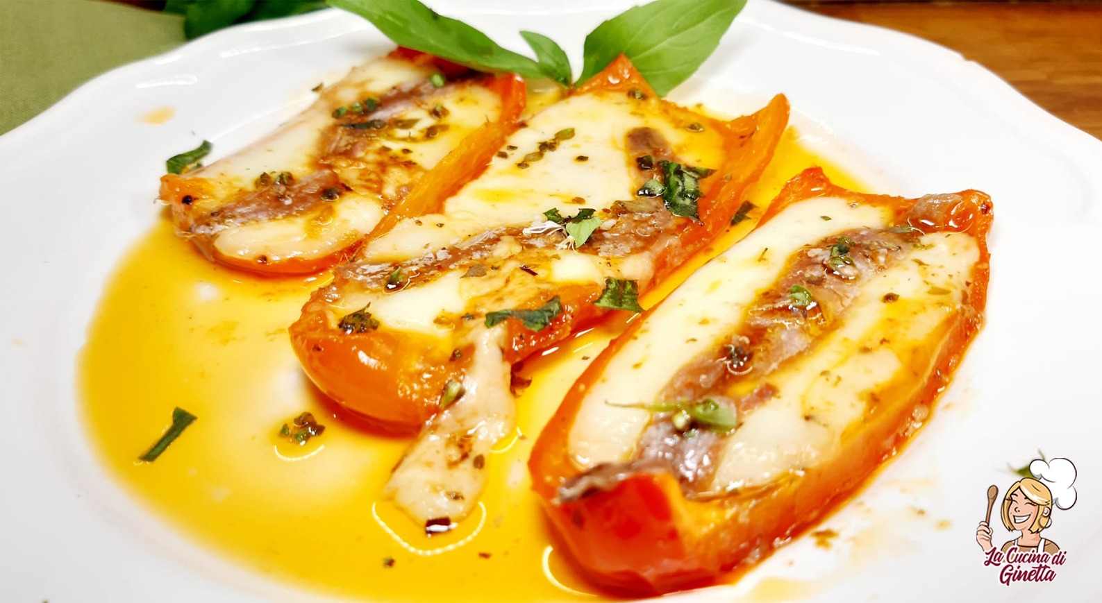 filetti di peperoni con formaggio e acciughe