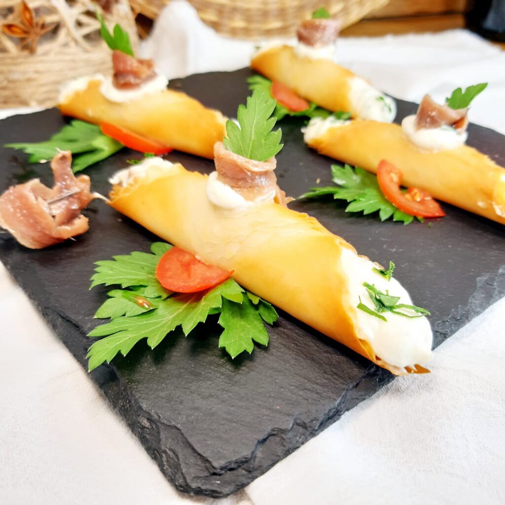 cannoli con crema di formaggio e alici al tartufo bianco