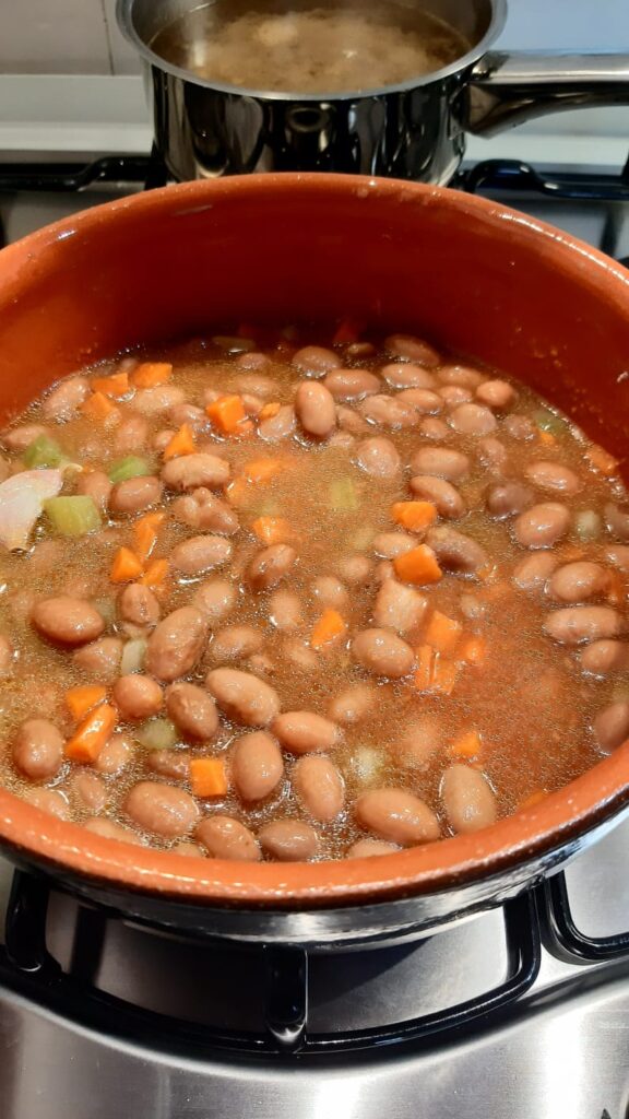 zuppa contadina con fagioli e cavolo nero