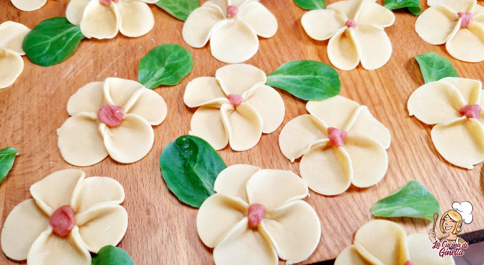 Se vi piace fare la pasta in casa allora dovete assolutamente provare questi Fiorelloni!