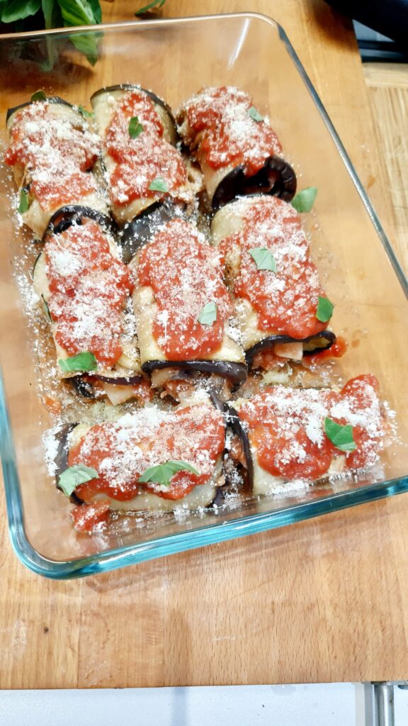 involtini di melanzane alla parmigiana con caciocavallo