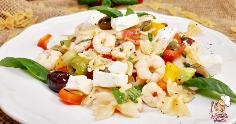 INSALATA DI FARFALLINE CON VERDURE E GAMBERETTI