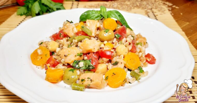 INSALATA DI FARRO CON SALMONE AFFUMICATO