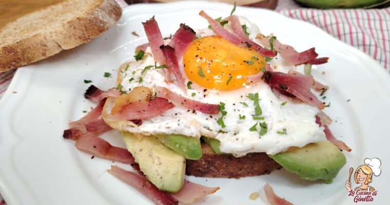 AVOCADO TOAST CON UOVO E SPECK